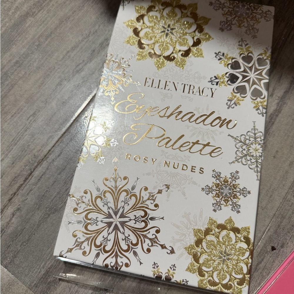 Ellen Tracy Rosy Nudes Eyeshadow Palette